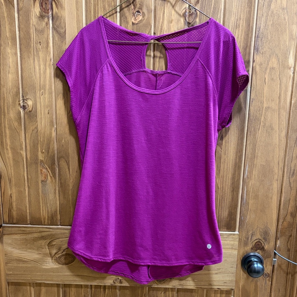 Women’s Short Sleeve Scoop Neck Top in Magenta